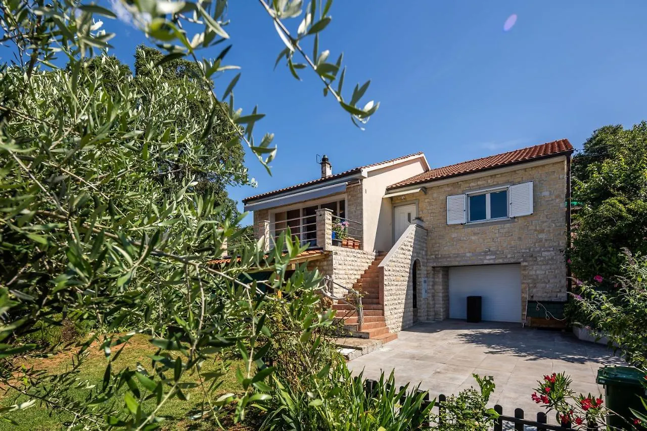 Colourful Seaview Apartment - Happy Rentals Kostrena